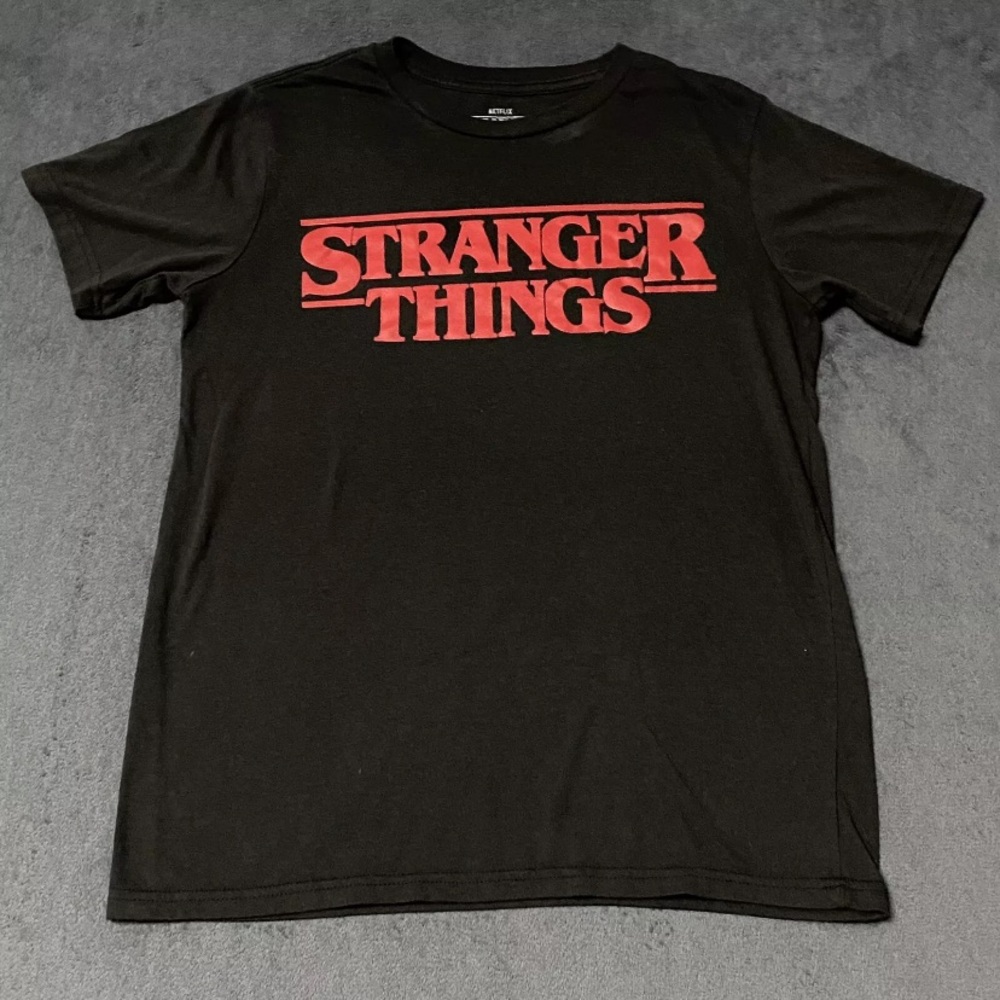 Netflix Stranger Things Logo Black Graphic T-Shirt Womens Sz XL Fits Like Mediu